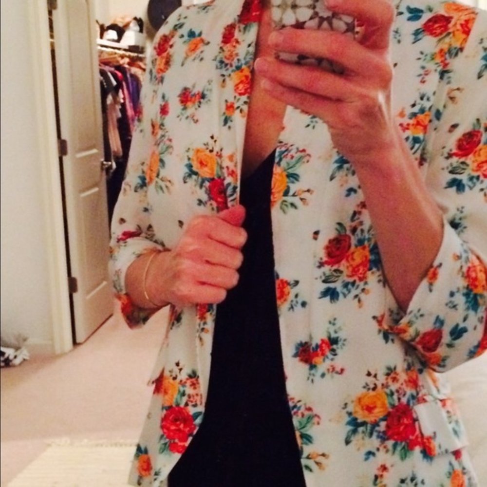 Under Skies Open Floral Blazer- Medium